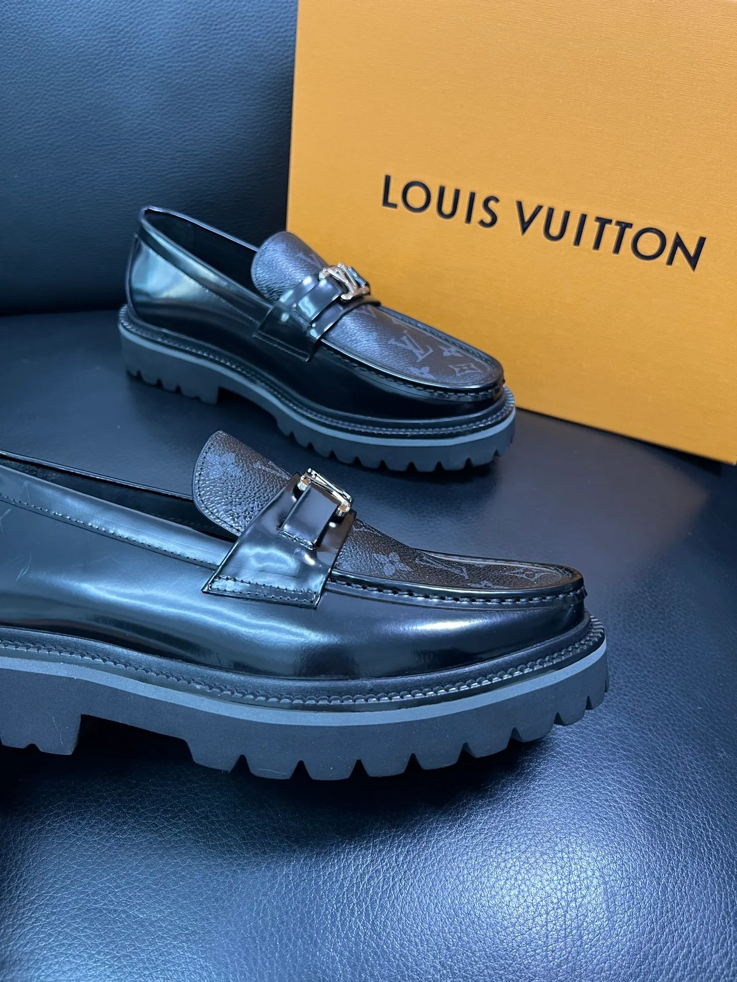 Men's shoes 💰780 Lv top purchasing Louis Vuitton leather shoes counter synchronization, uppers imported from Italy, imported water-dyed cowhide lining, soles: original soles specially provided by the original factory, original factory follow-up goods, high quality, welcome to compare, code number 38-44 (customized 45) 85842